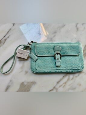 Coach SoHo Mini Signature C Large Skinny Wristlet NWT in Mist